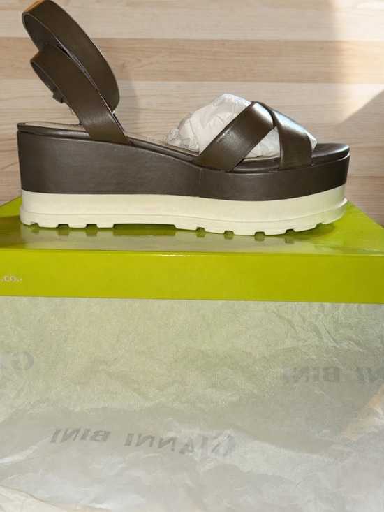 Gianni Bini Shoes - Gianni Bini Olive Platform Sandals with White Sole
